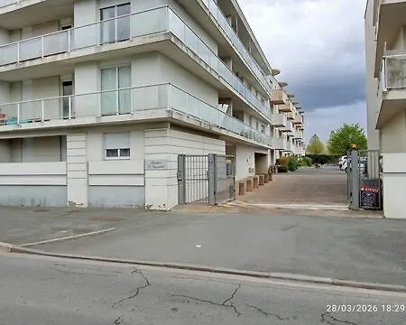 Le Marat - T3 - 57m2- 15 Min Du Futuroscope Apartamento *